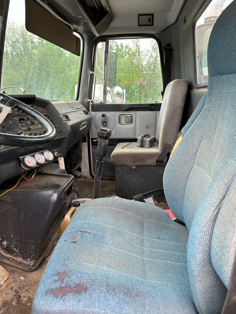 1996 VOLVO WG - Image 12